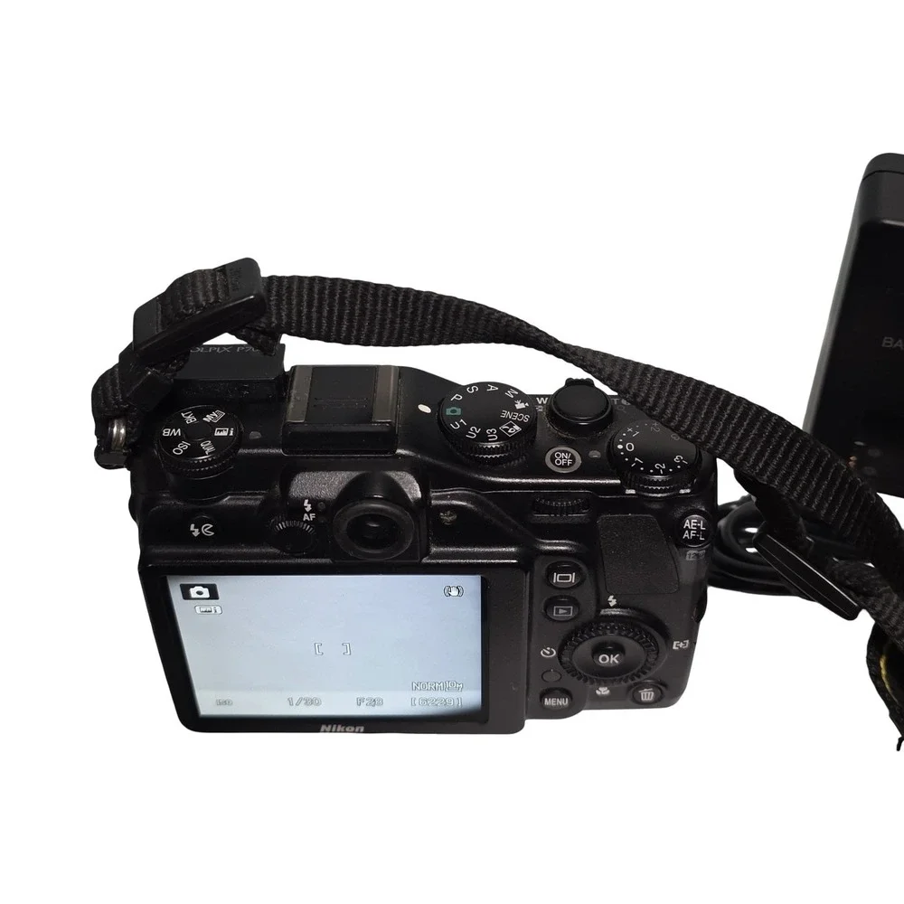 Nikon COOLPIX P7000 10.1MP Digital Camera - Black Charger Cable 16GB SD Card